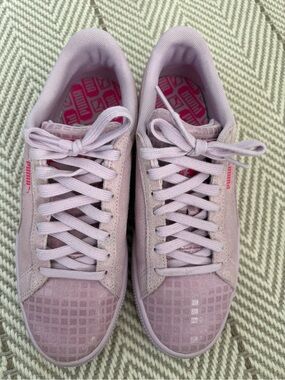 PUMA Women's Lavender Pink  Suede Lace-Up Sneakers 8